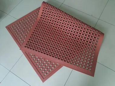 Cao su chống trơn trượt