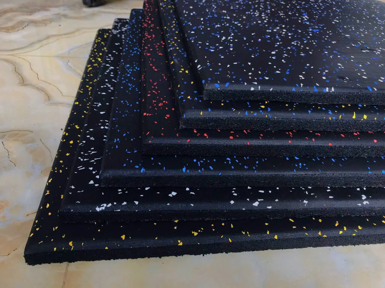 Gạch cao su rải hạt EPDM mặt thảm